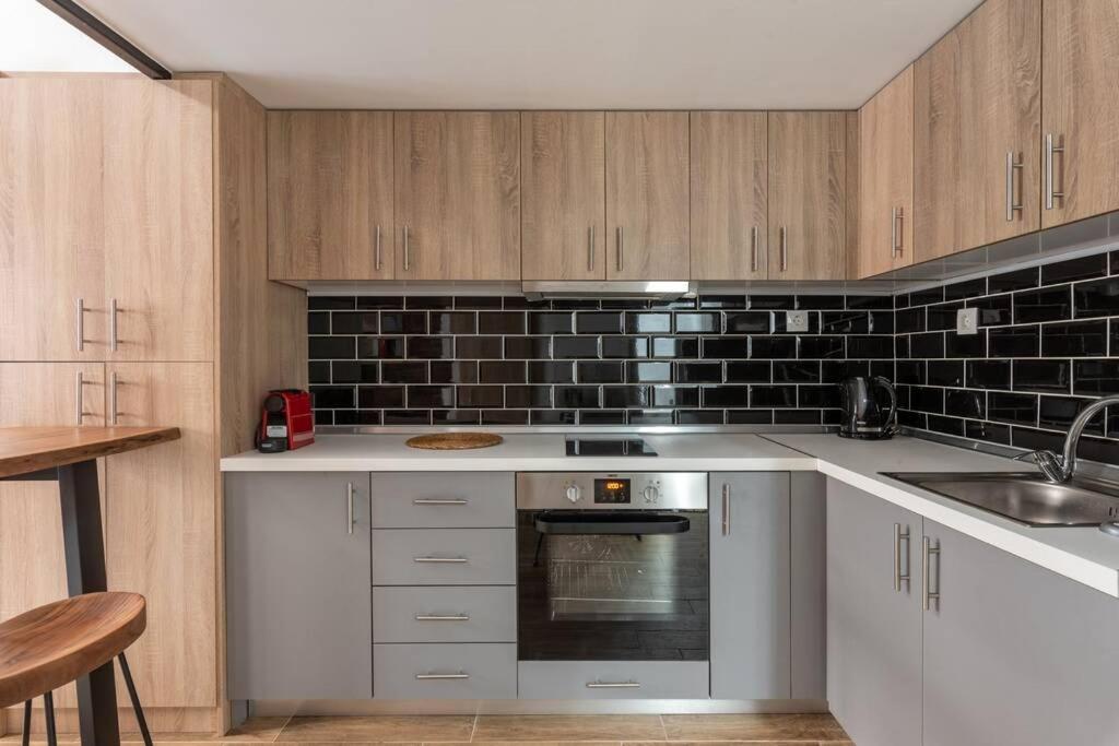 Industrial Loft Near Seaside W 200Mbps Appartement Thessaloniki Buitenkant foto