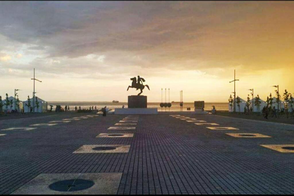 Industrial Loft Near Seaside W 200Mbps Appartement Thessaloniki Buitenkant foto