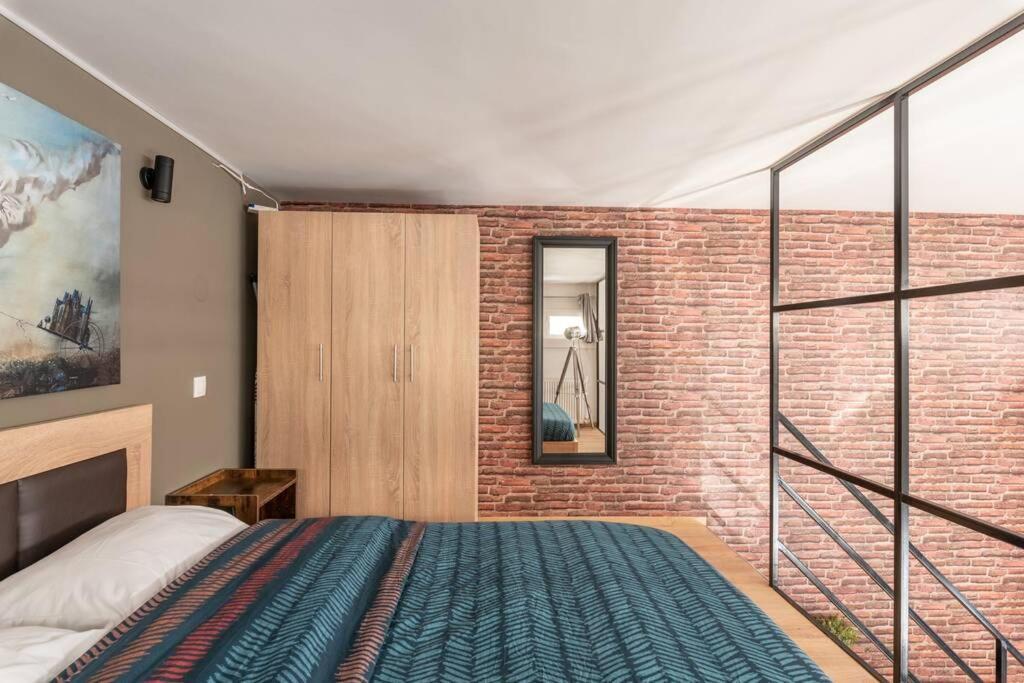 Industrial Loft Near Seaside W 200Mbps Appartement Thessaloniki Buitenkant foto